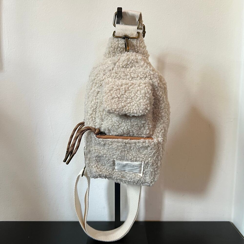 AE American Eagle Multi Pocket Adjustable Sherpa Crossbody Sling Bag Ivory Beige